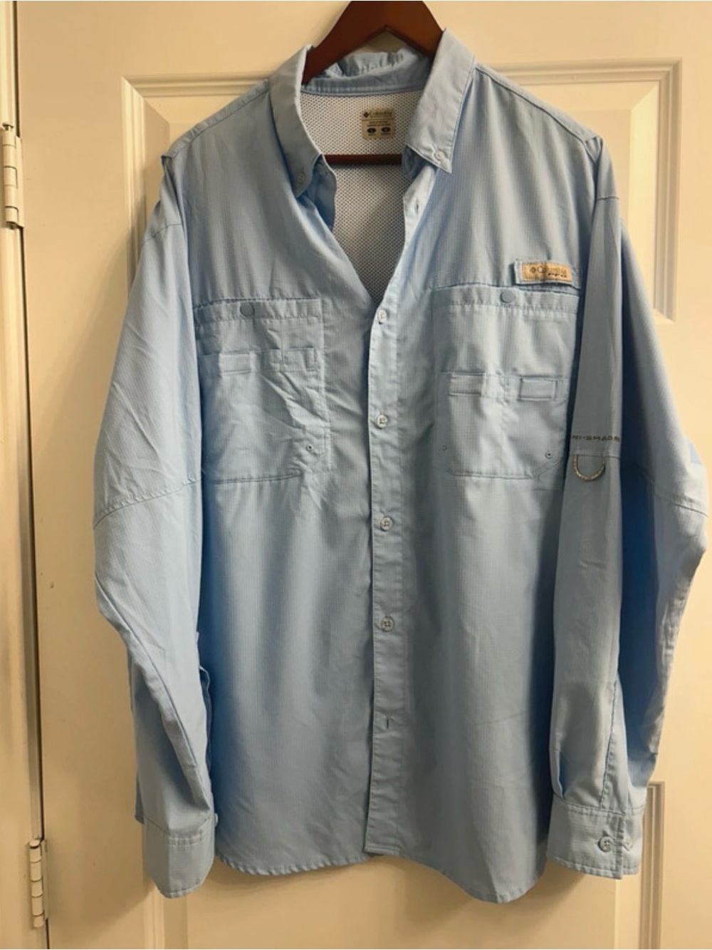 Columbia Light Blue Casual Button-Down Fishing Shirt